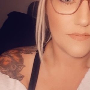 Meet your Posher, Holly